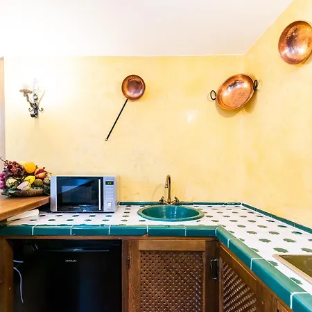 Comfort Breather - El Laurel Apartment