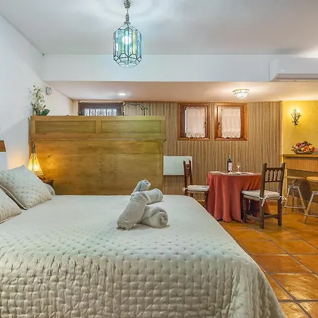 Comfort Breather - El Laurel Apartment